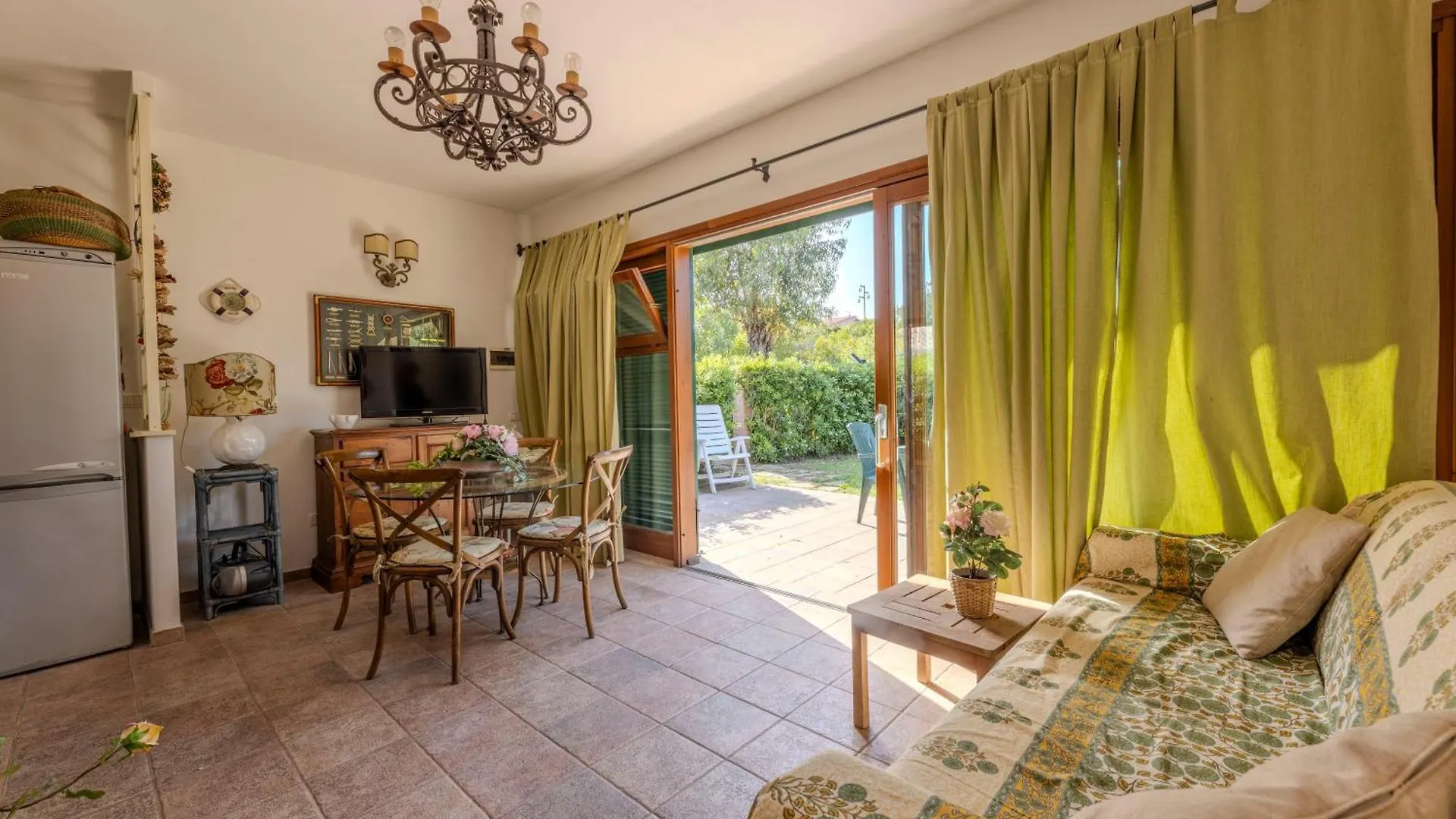 Villino La Polveriera Cottage A Porto Azzurro - Goelba